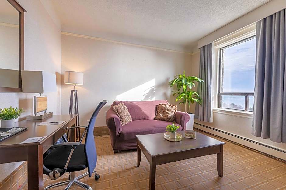 Prince Arthur Waterfront Hotel & Suites