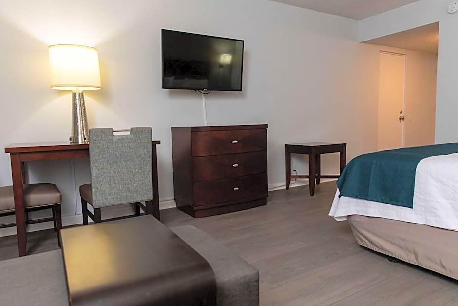 Deluxe 1 King Bed — 14 fotoğraftan 1. fotoğraf