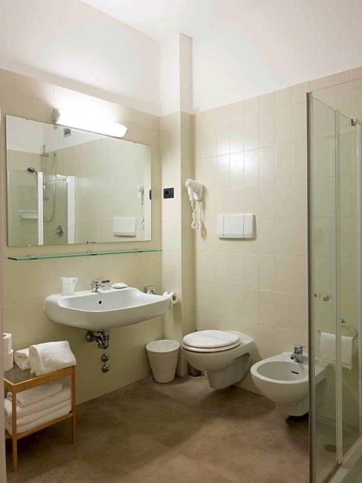 Helios Hotel & Restaurant