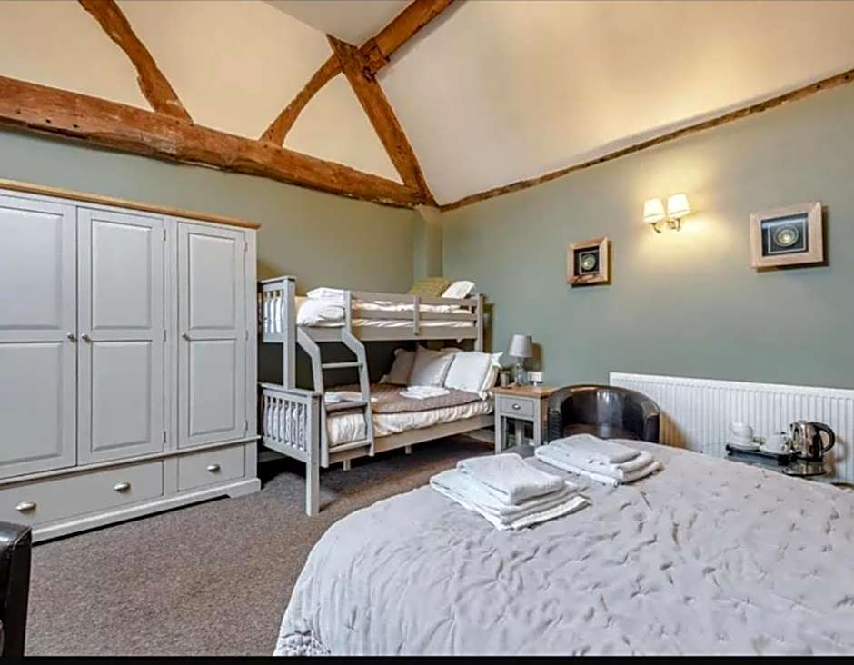 Curly Tail Accommodation