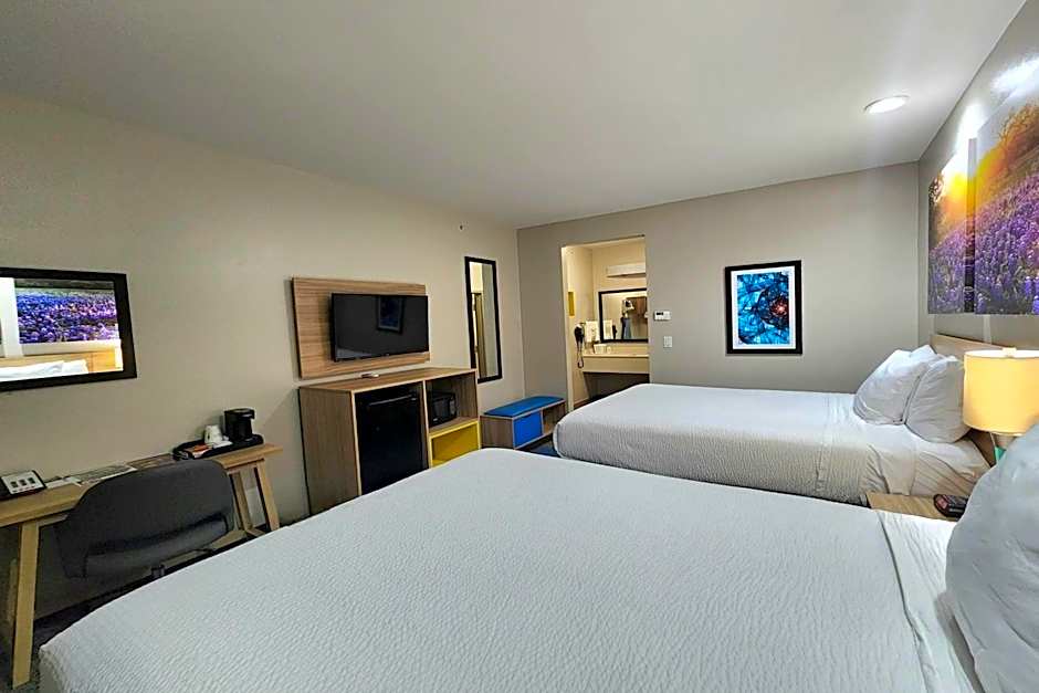 Days Inn & Suites by Wyndham Katy