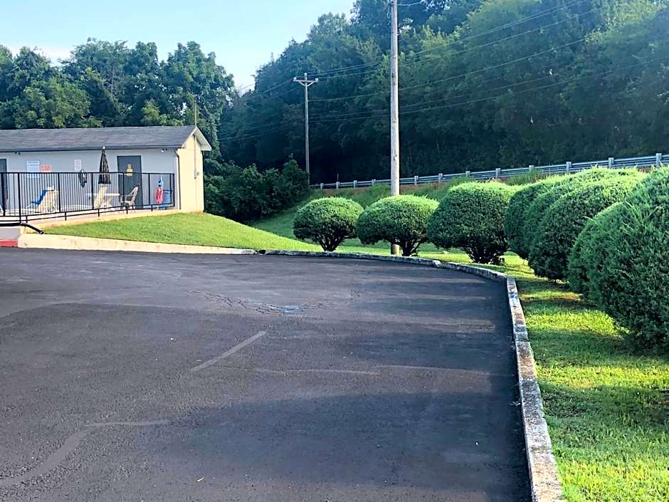 Travelodge by Wyndham Clarksville