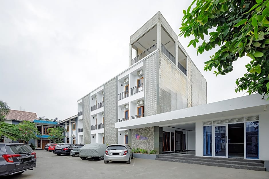 Urbanview Hotel Syariah The Ragunan Residence Cilandak