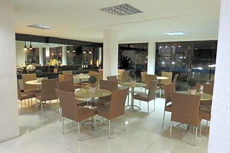 Tirol Praia Hotel