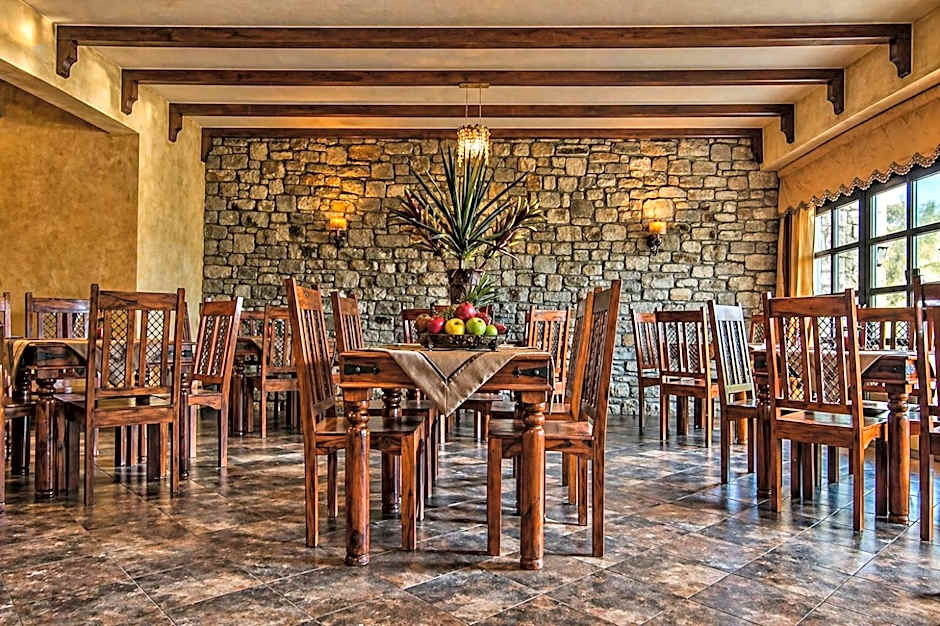 Hotel Doupiani House
