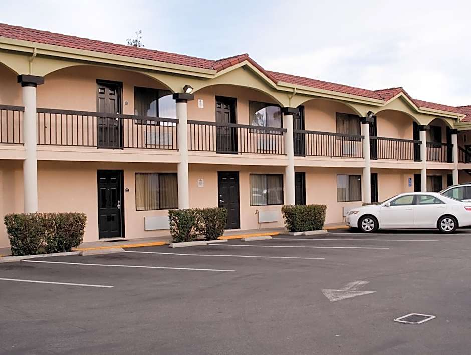 Bayhill Inn
