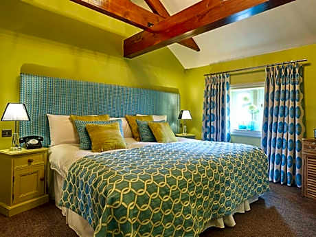 Twin Room with Private Bathroom