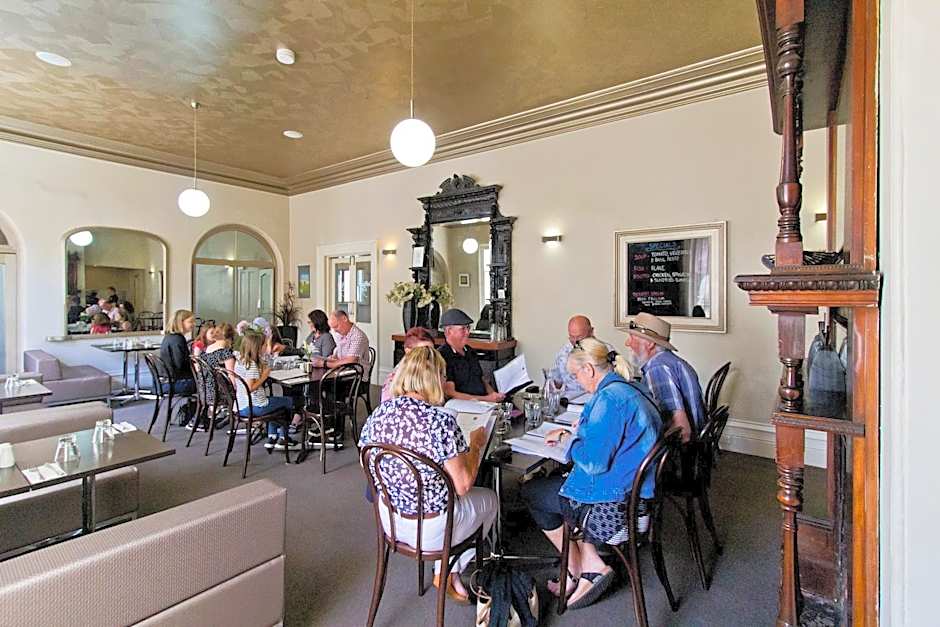 Deloraine Hotel