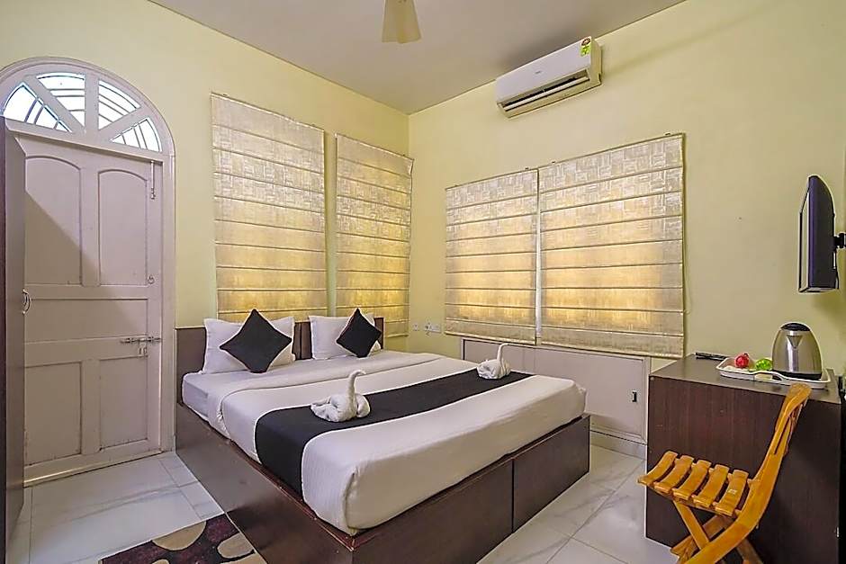 White House by Oyo Rooms – Calcutta, LA