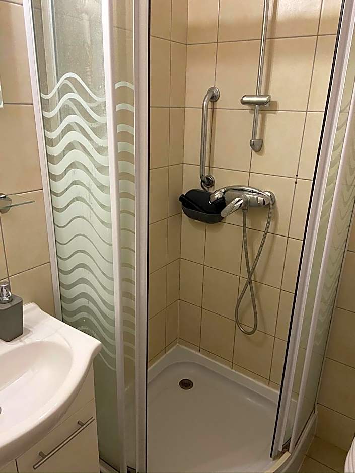 Guest Rest Studio Apartments