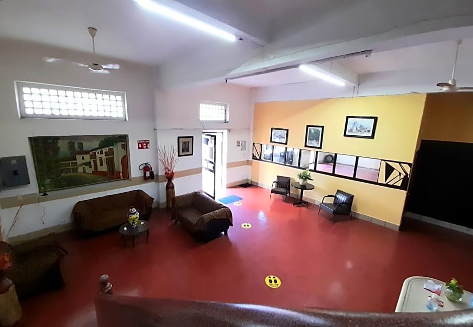 Hotel Morales Inn