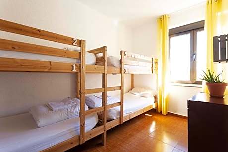 Quadruple Room with Private Bathroom