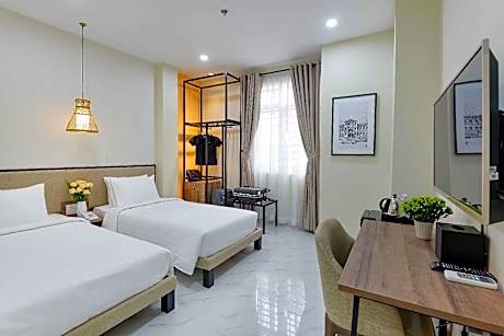 Deluxe Twin Room with Window