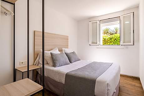 DOUBLE ROOM SINGLE USE (1 ADULT)