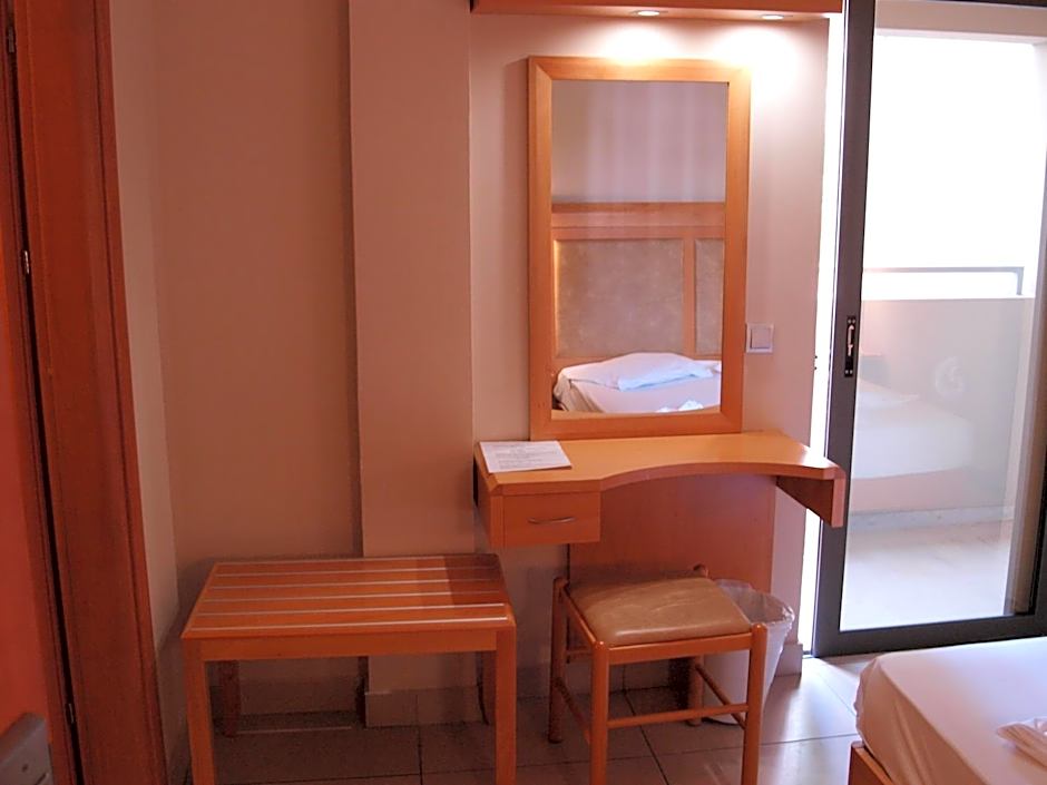 Saint Constantine Hotel