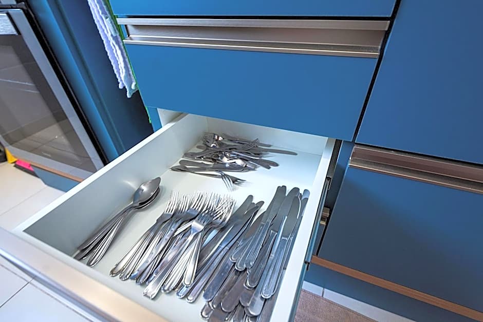 Ap. Alto padrão Costa Azul 200m da praia | ROTR304