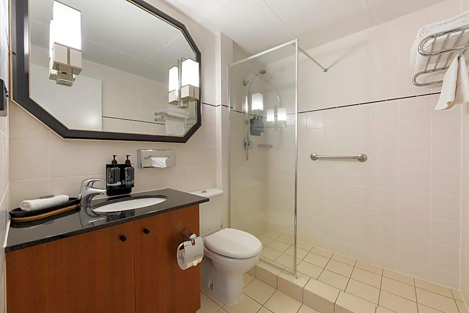 Ramada by Wyndham Diplomat Canberra