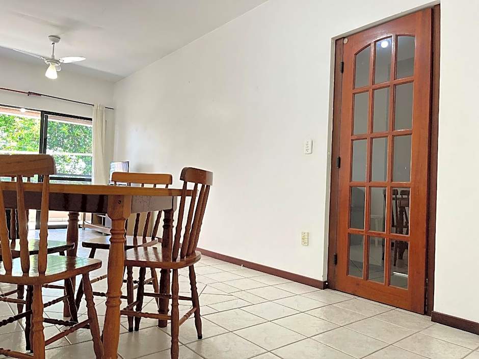 B481 Apto 3 quartos frente para avenida 8 pessoas