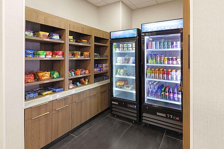 La Quinta Inn & Suites by Wyndham El Paso East Loop-375