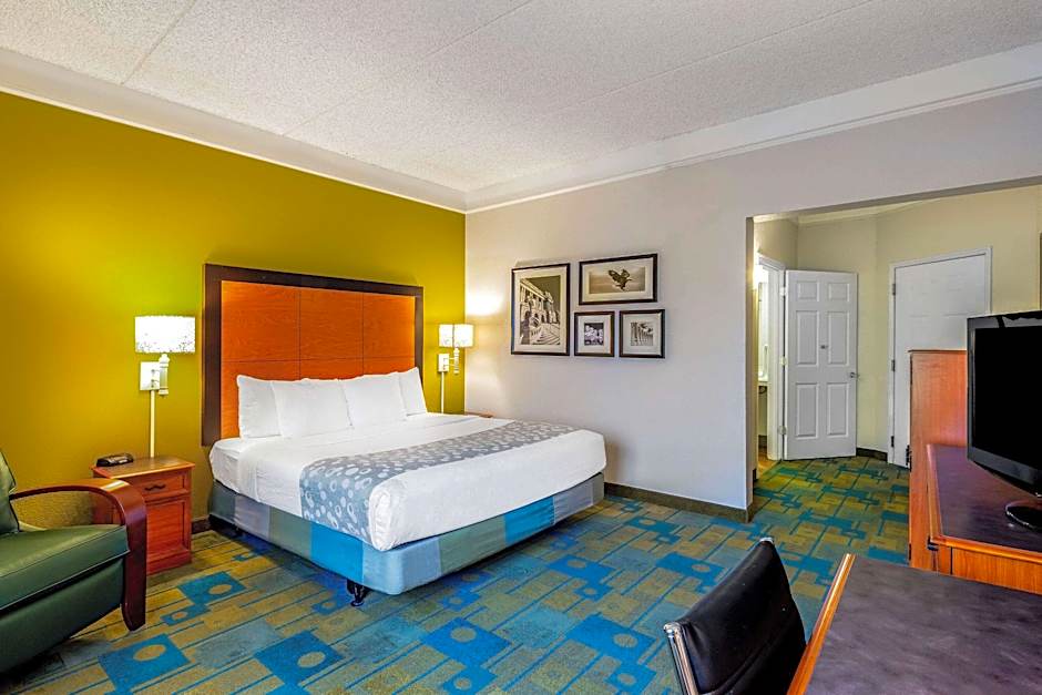 Photo 1 of 3 of 1 King Bed, Hearing/Mobility Accessible