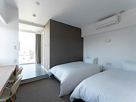 Corner Twin Room