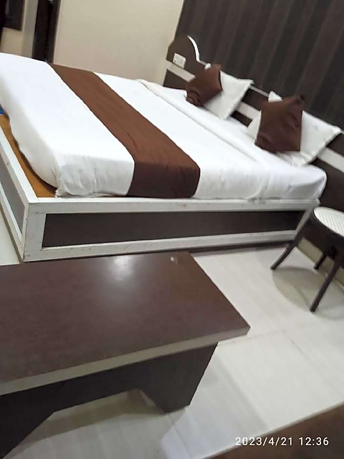 HOTEL R K PALACE