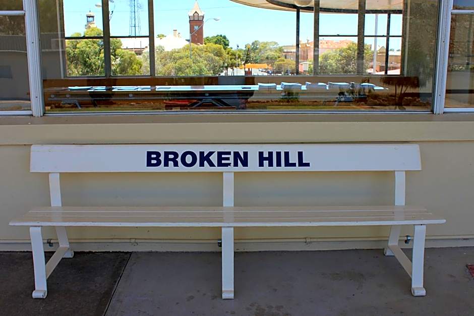 The Lodge Outback Motel