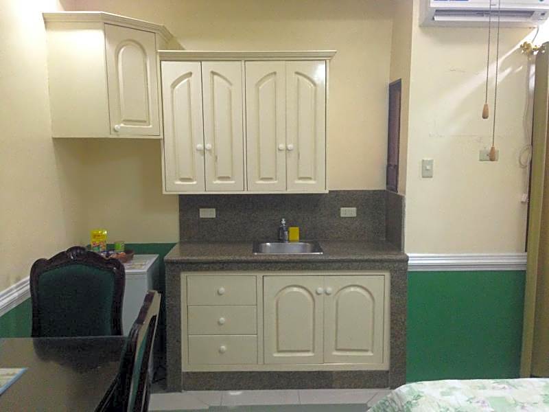 Kokomos Suites Hotel