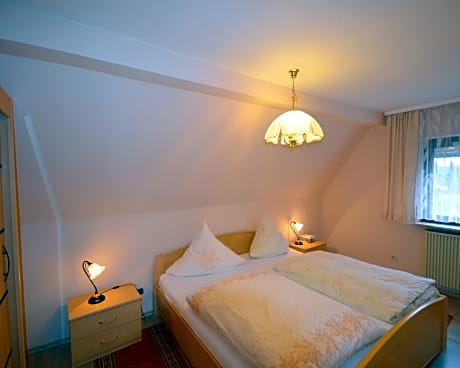 Apartment-Standard-Ensuite with Shower