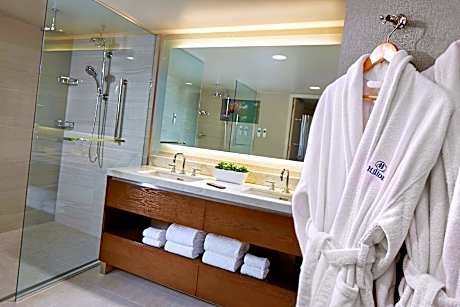 1 King Presidential Suite Non-Smoking