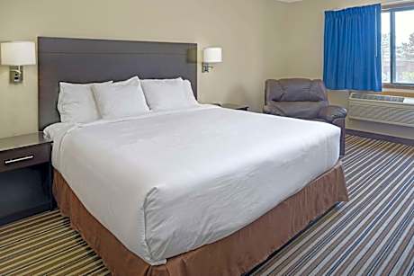 King Suite - Non-Smoking