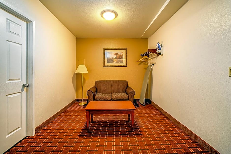 Regency Inn & Suites Downey