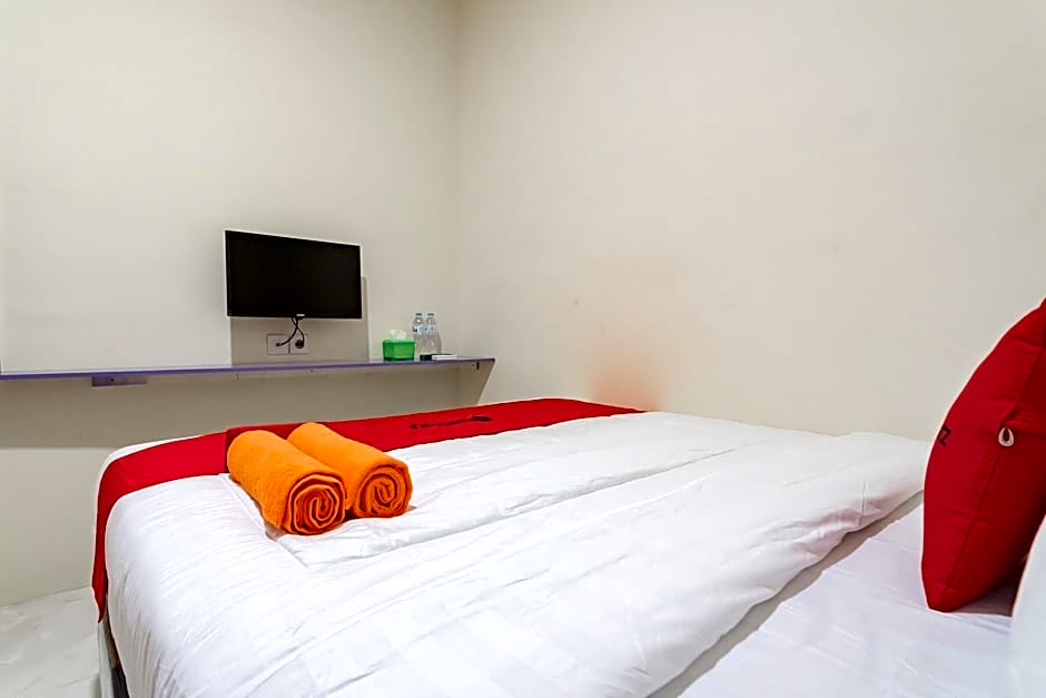 RedDoorz near Trans Studio Bandung 3
