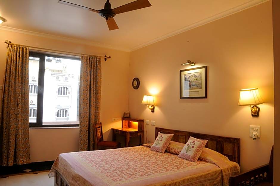 Hotel Arya Niwas