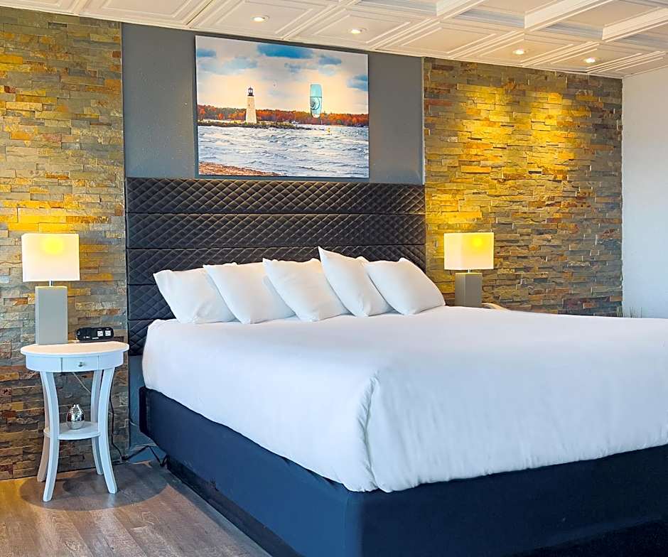 Terrace Bay Hotel - Lakefront