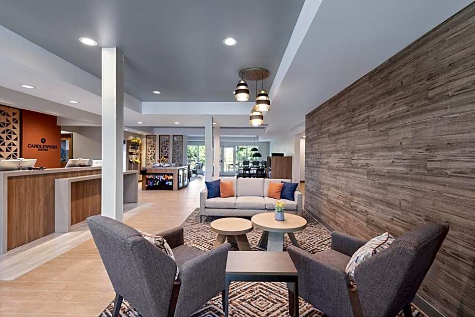 Candlewood Suites McPherson By IHG