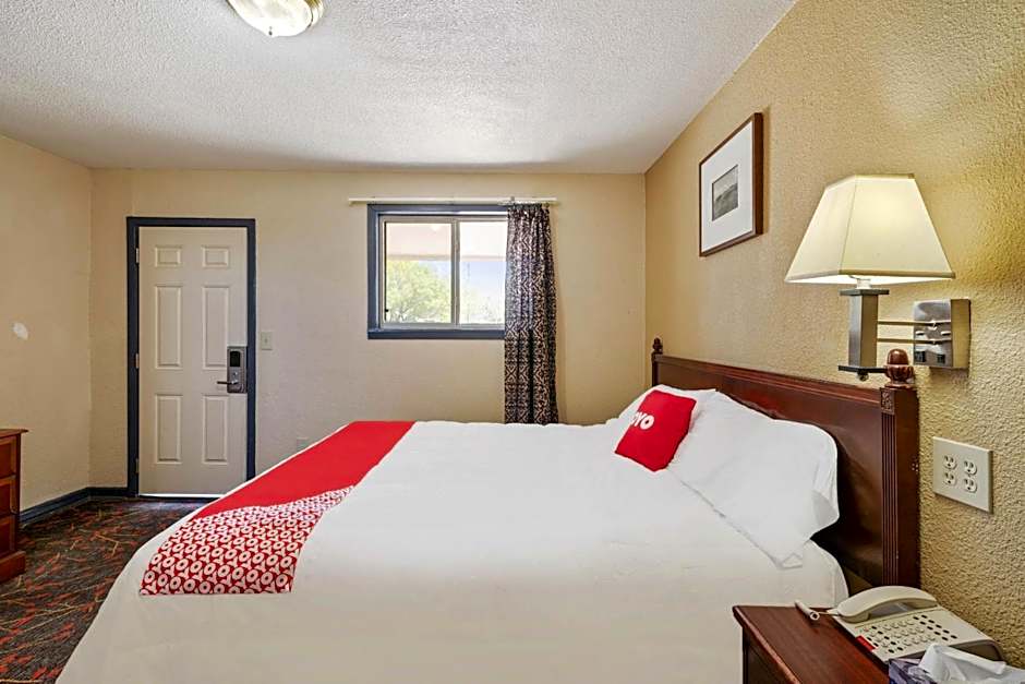 OYO Hotel Luling TX Downtown I-10/US-90