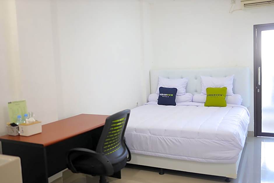 Urbanview Hotel Eropa Maros near Sultan Hasanuddin Airport by RedDoorz