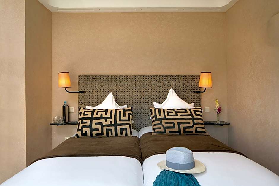 Oasis lodges