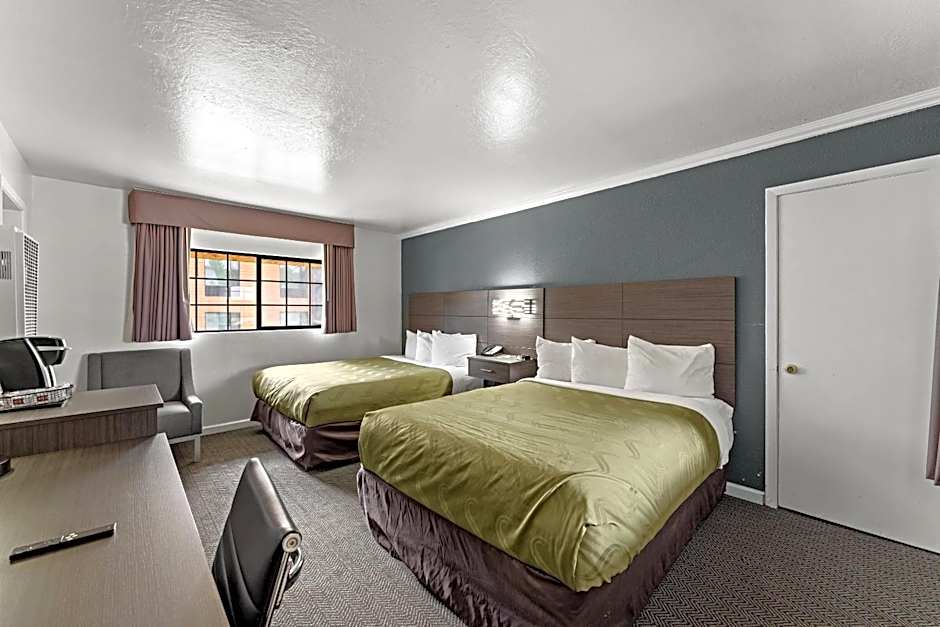 Econo Lodge Inn & Suites Heavenly Village Area