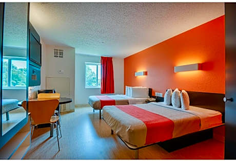 2 Full Beds | ADA/Tub/Micfridge