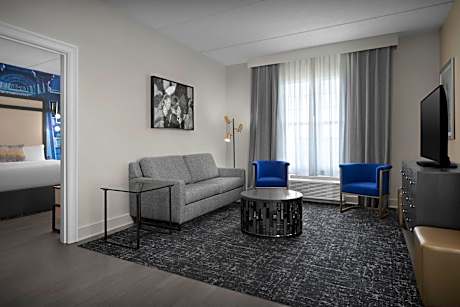 King Suite with Jetted Tub and Lake View