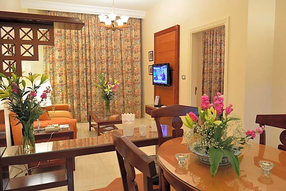 Comfort Hotel Suites