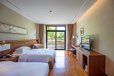 Deluxe Garden View Twin Bed