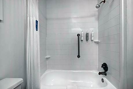 Room with Two Queen Beds - Non-Smoking