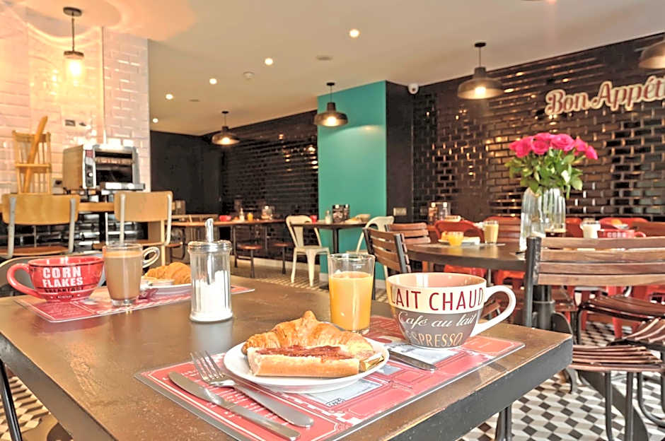 Arty Paris Porte de Versailles by River