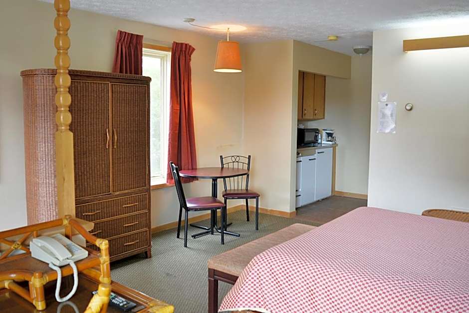 Photo 1 of 10 of Queen Room with Kitchenette