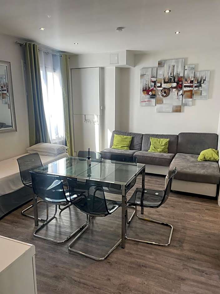 Mary's Hotel Republique