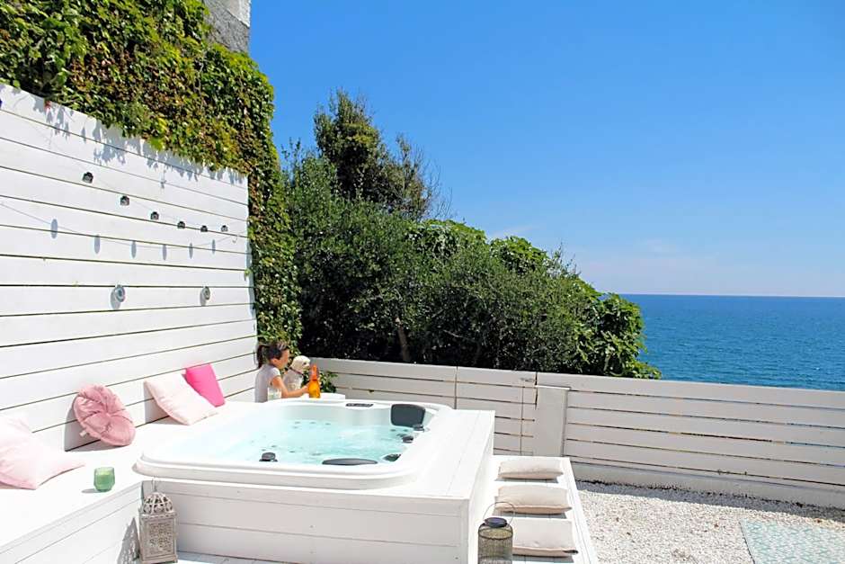 Conca Verde c21- BEACH FRONT little villas POOL, private JACUZZI sea view