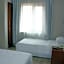 Hotel Crowded House